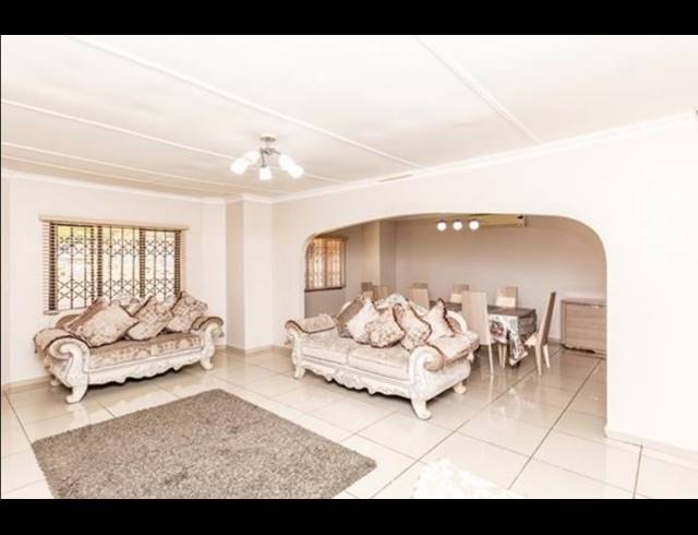 4 BEDROOM HOUSE FOR SALE IN VELD EN VLEI